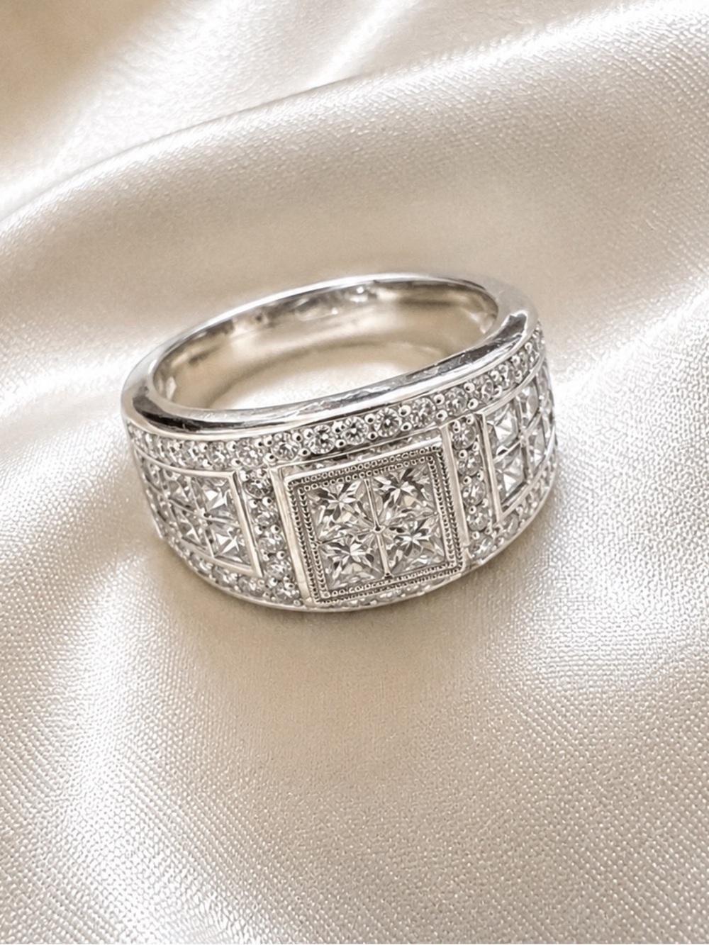 Stunning diamond band over 2 carats 18kt gold